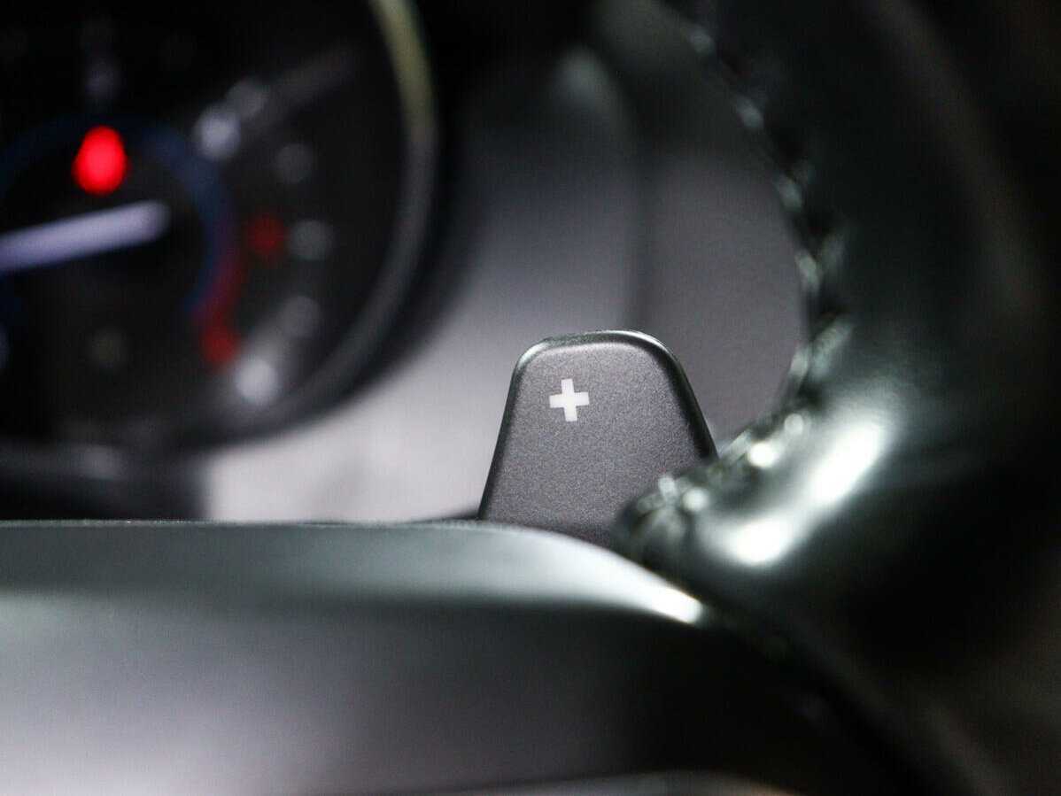 Jaguar XE с пробегом — 2017 год. Фото: #19