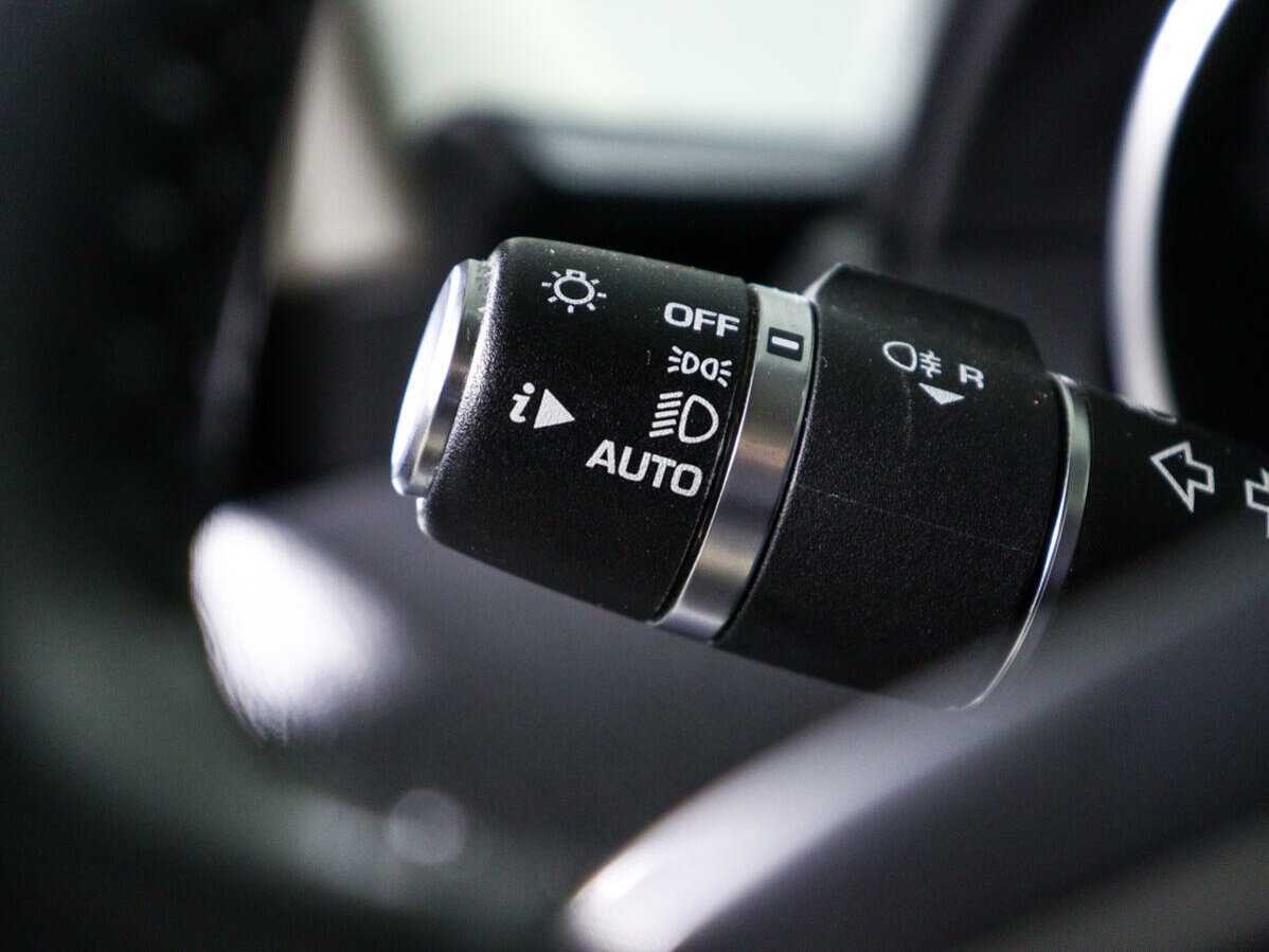 Jaguar XE с пробегом — 2017 год. Фото: #20