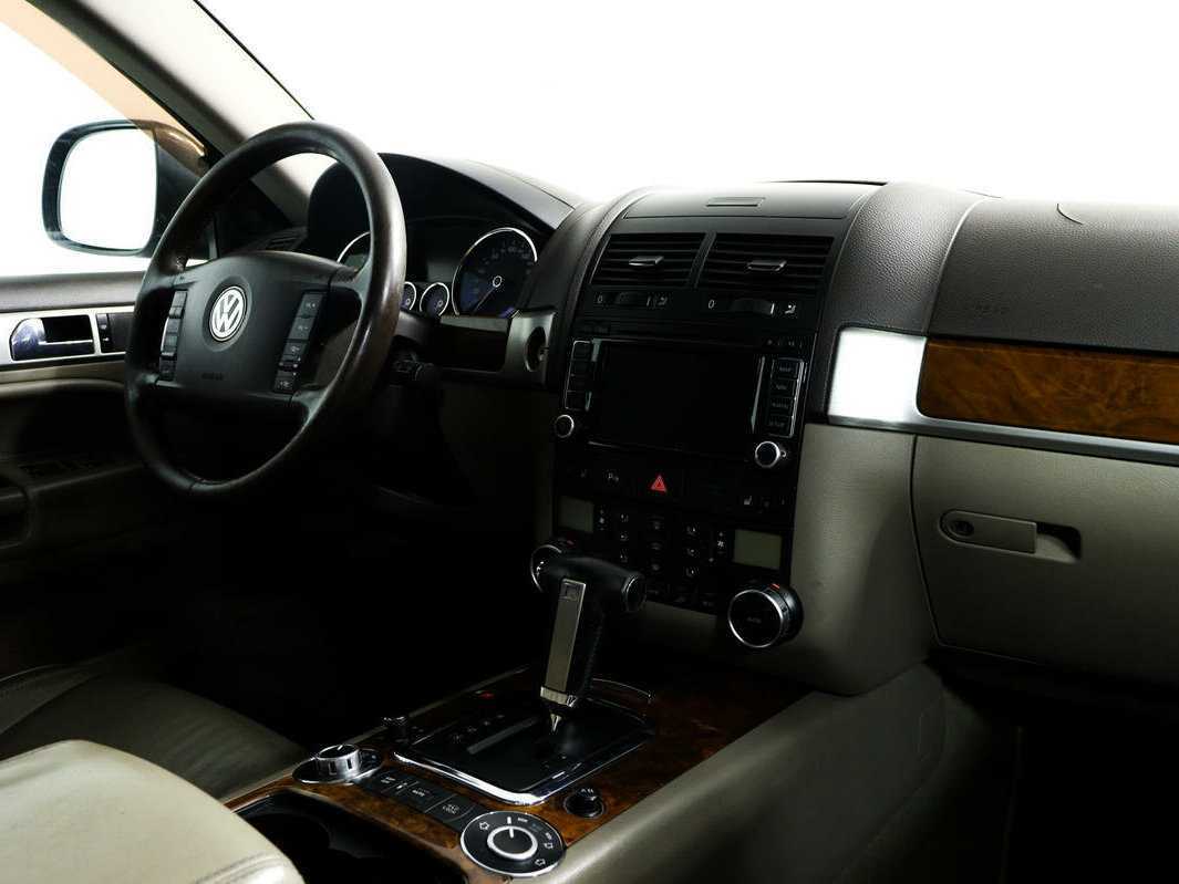 Volkswagen Touareg с пробегом — 2008 год. Фото: #8