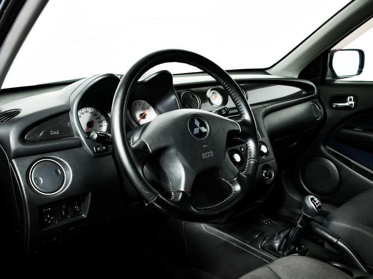 Mitsubishi Outlander с пробегом — 2007 год. Фото: #10