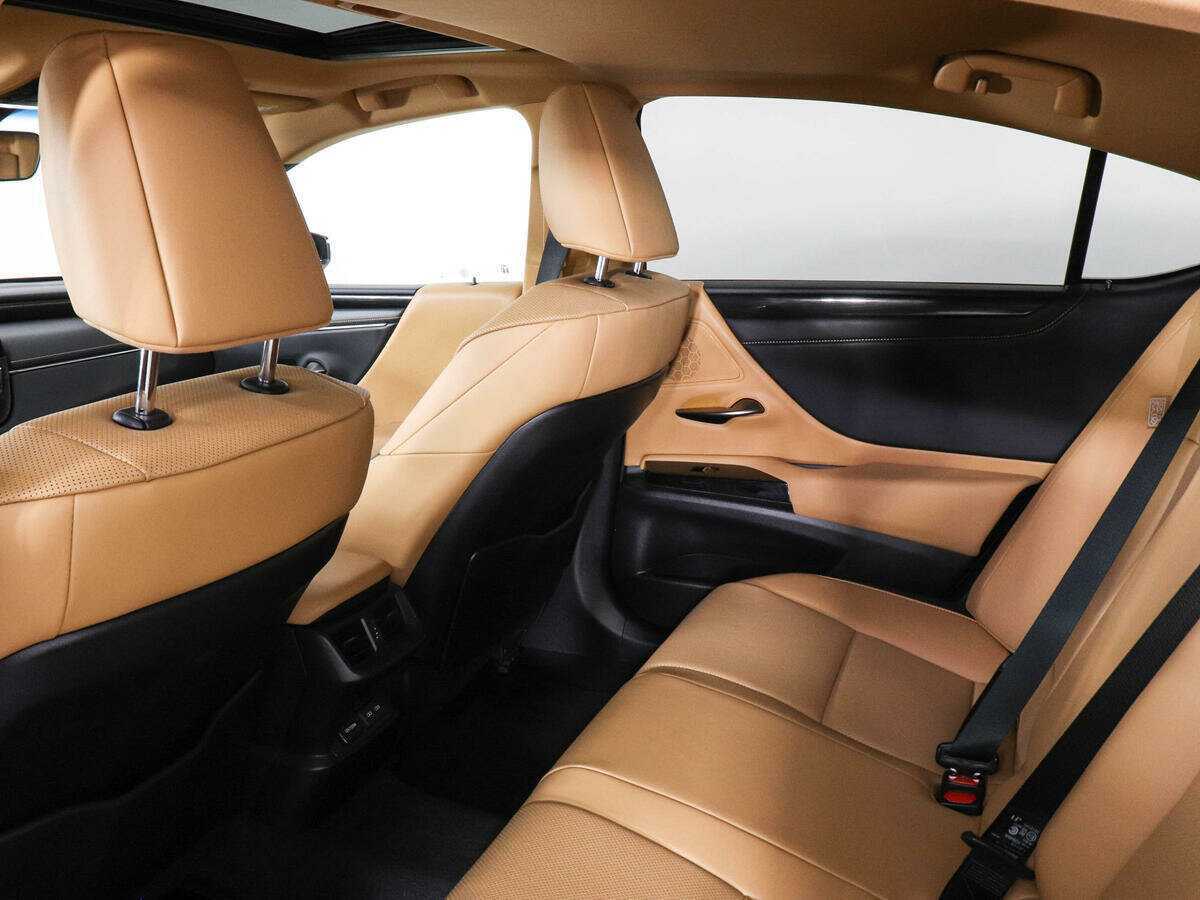 Lexus ES с пробегом — 2022 год. Фото: #11