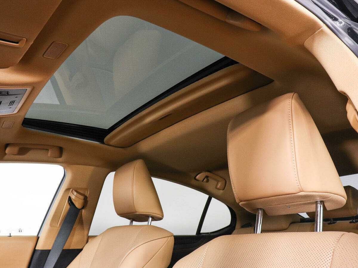 Lexus ES с пробегом — 2022 год. Фото: #12