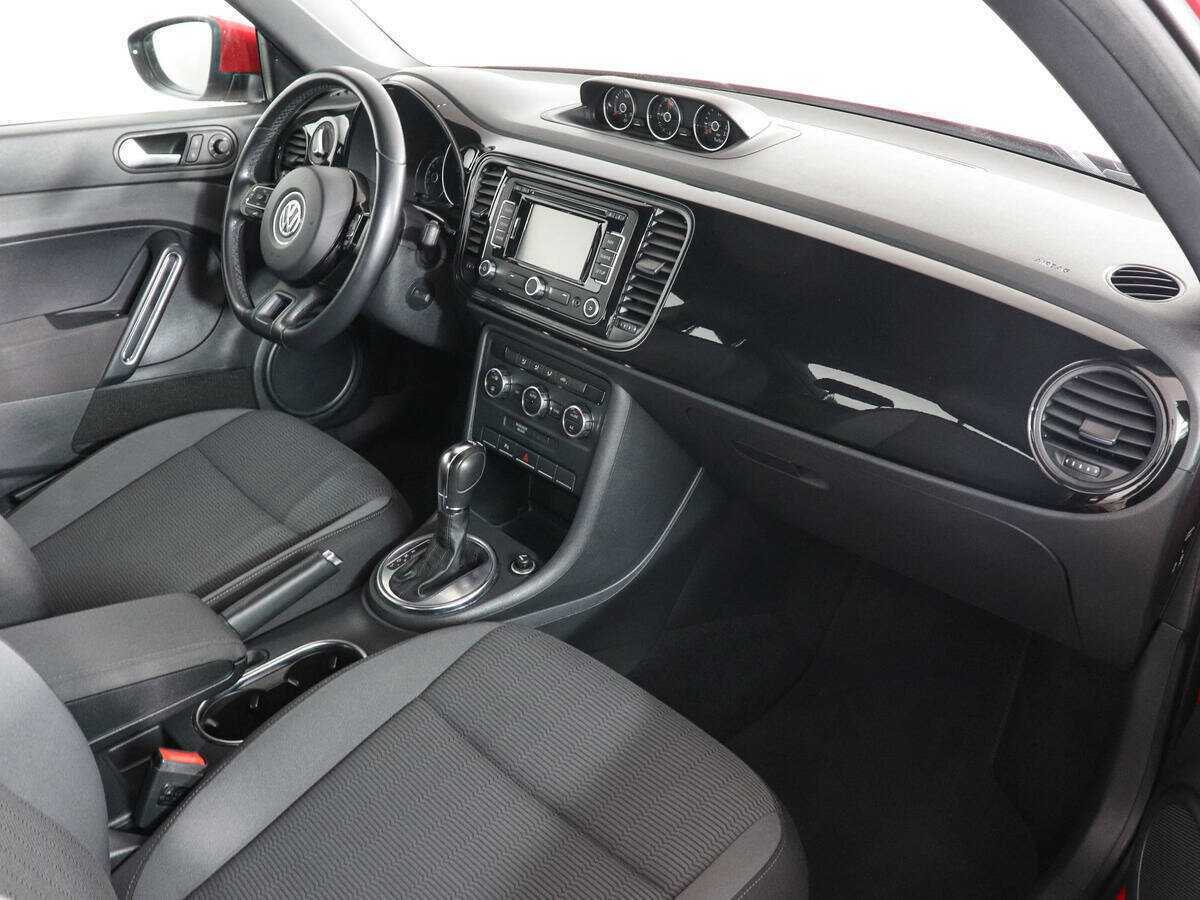 Volkswagen Beetle с пробегом — 2013 год. Фото: #9