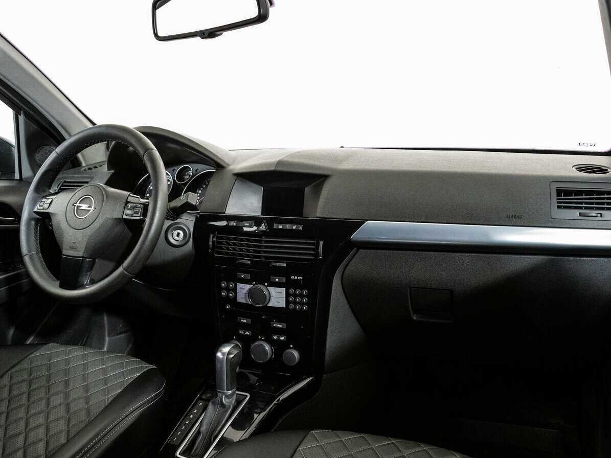 Opel Astra с пробегом — 2008 год. Фото: #6