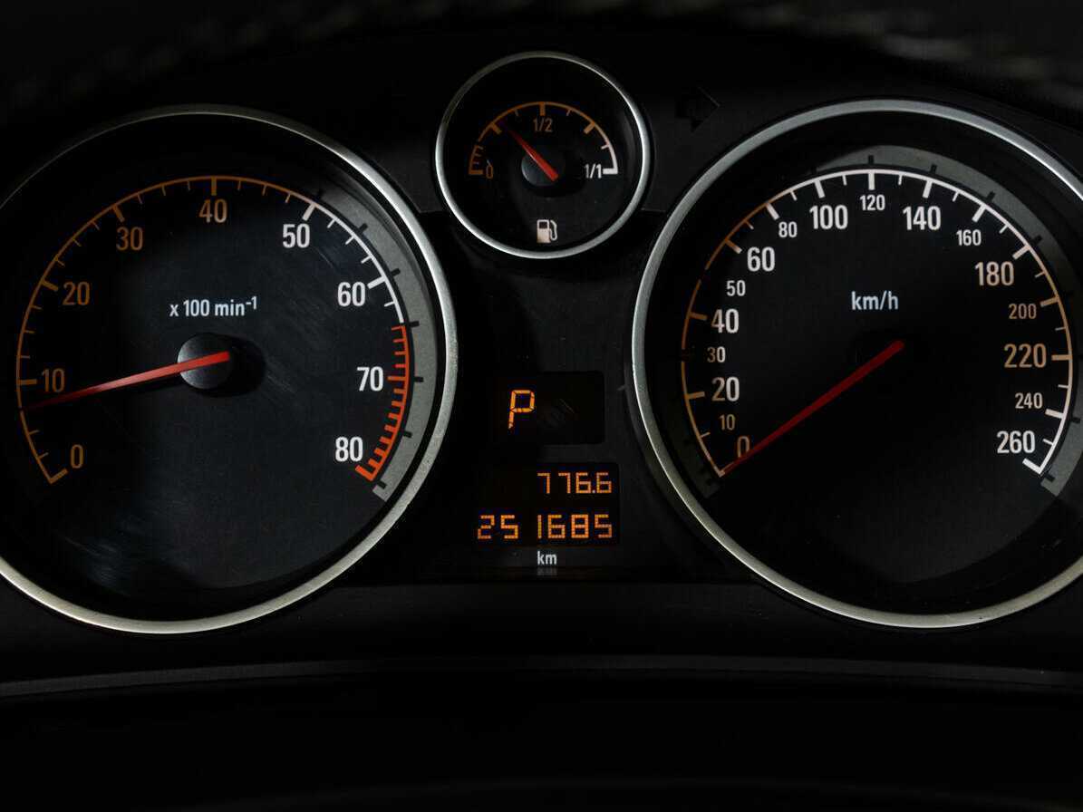 Opel Astra с пробегом — 2008 год. Фото: #13