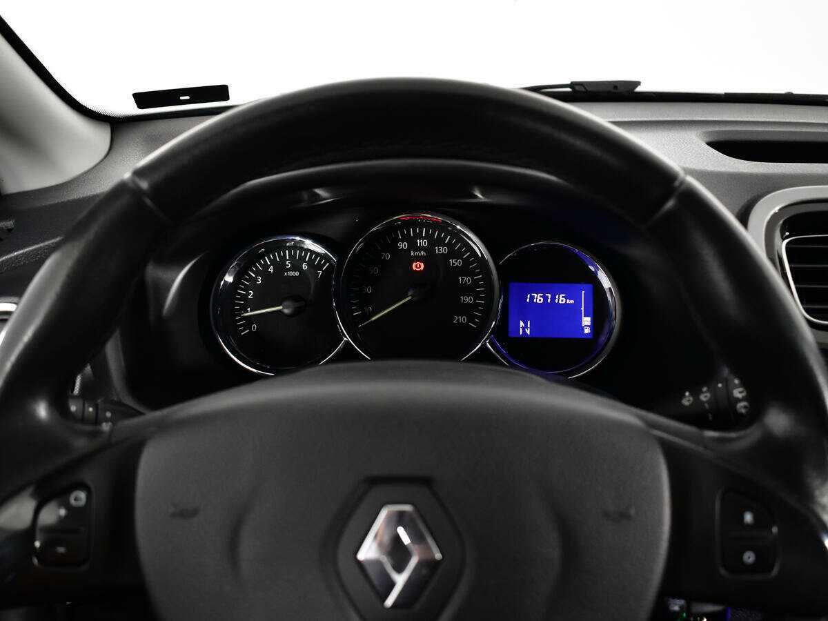 Renault Sandero с пробегом — 2015 год. Фото: #10
