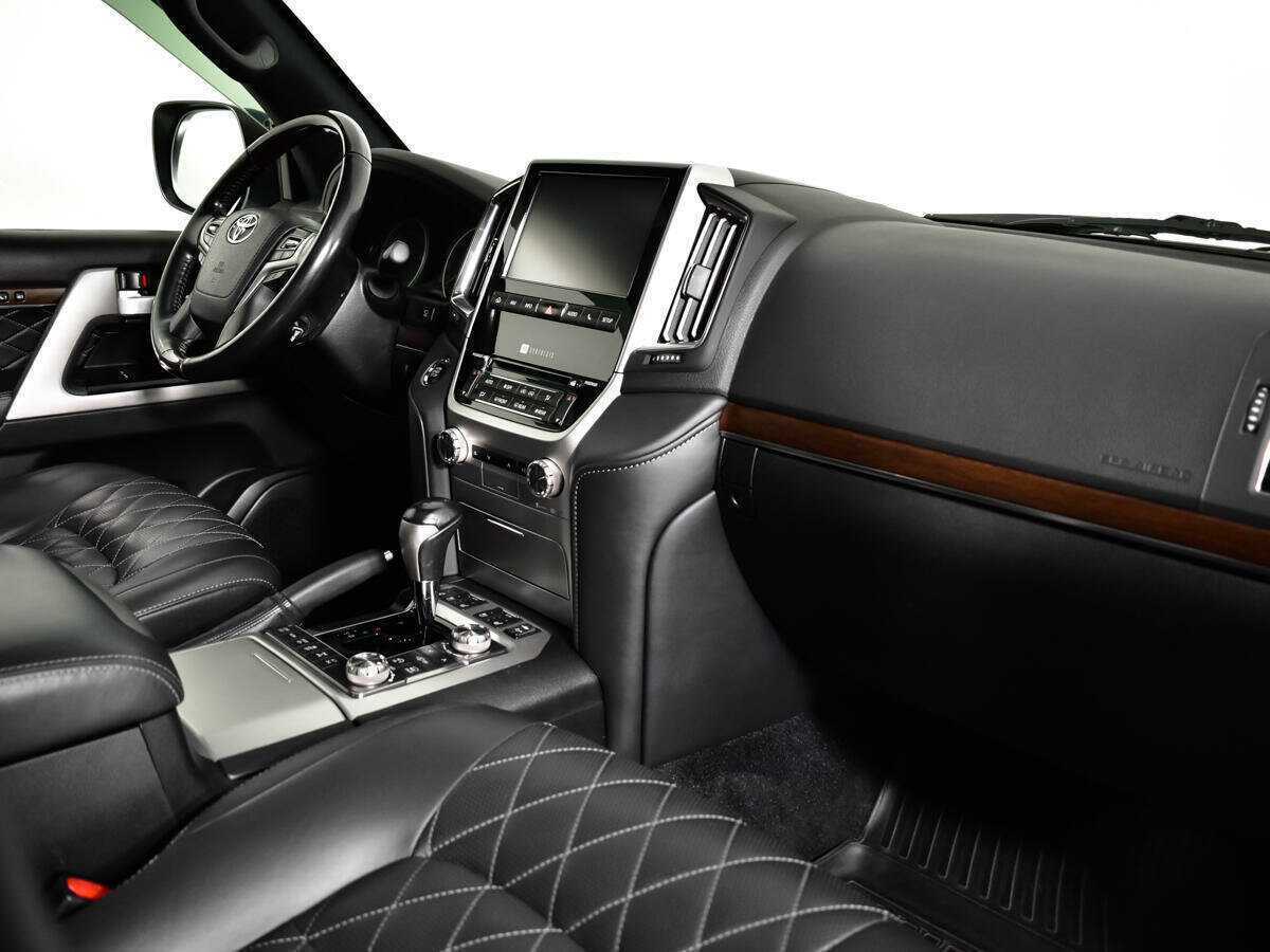 Toyota Land Cruiser с пробегом — 2017 год. Фото: #8