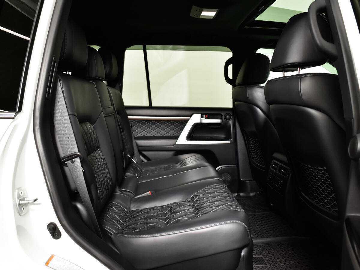 Toyota Land Cruiser с пробегом — 2017 год. Фото: #9
