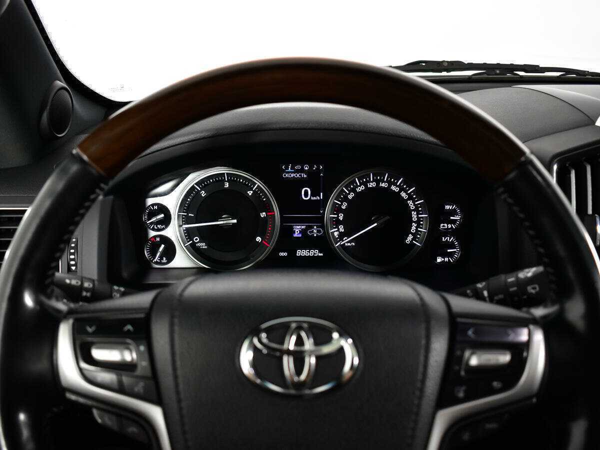 Toyota Land Cruiser с пробегом — 2017 год. Фото: #10