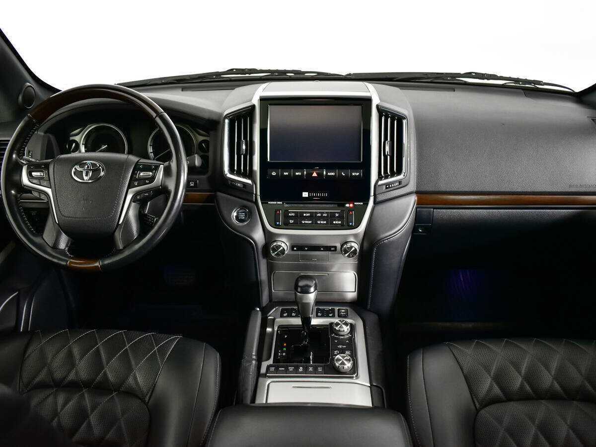 Toyota Land Cruiser с пробегом — 2017 год. Фото: #11