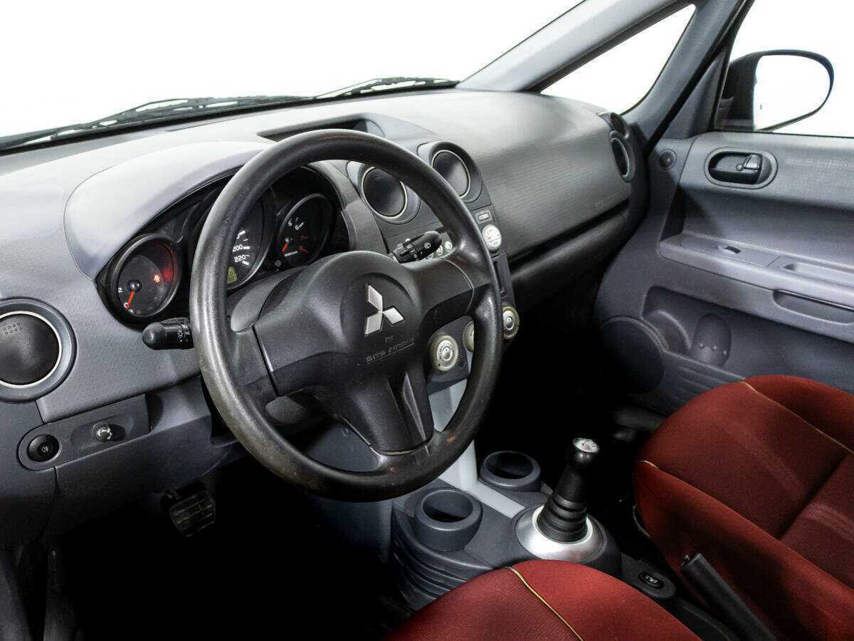 Mitsubishi Colt с пробегом — 2008 год. Фото: #10