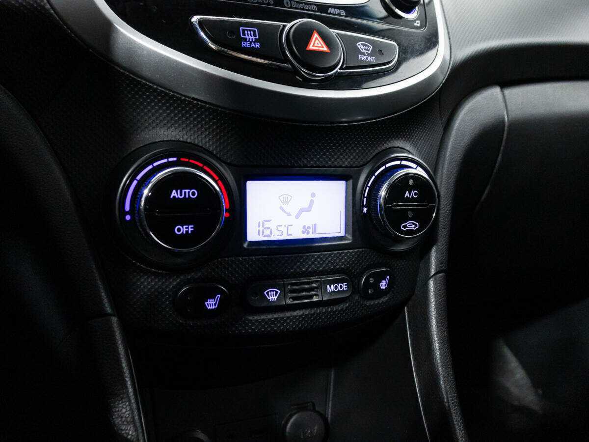 Hyundai Solaris с пробегом — 2013 год. Фото: #14