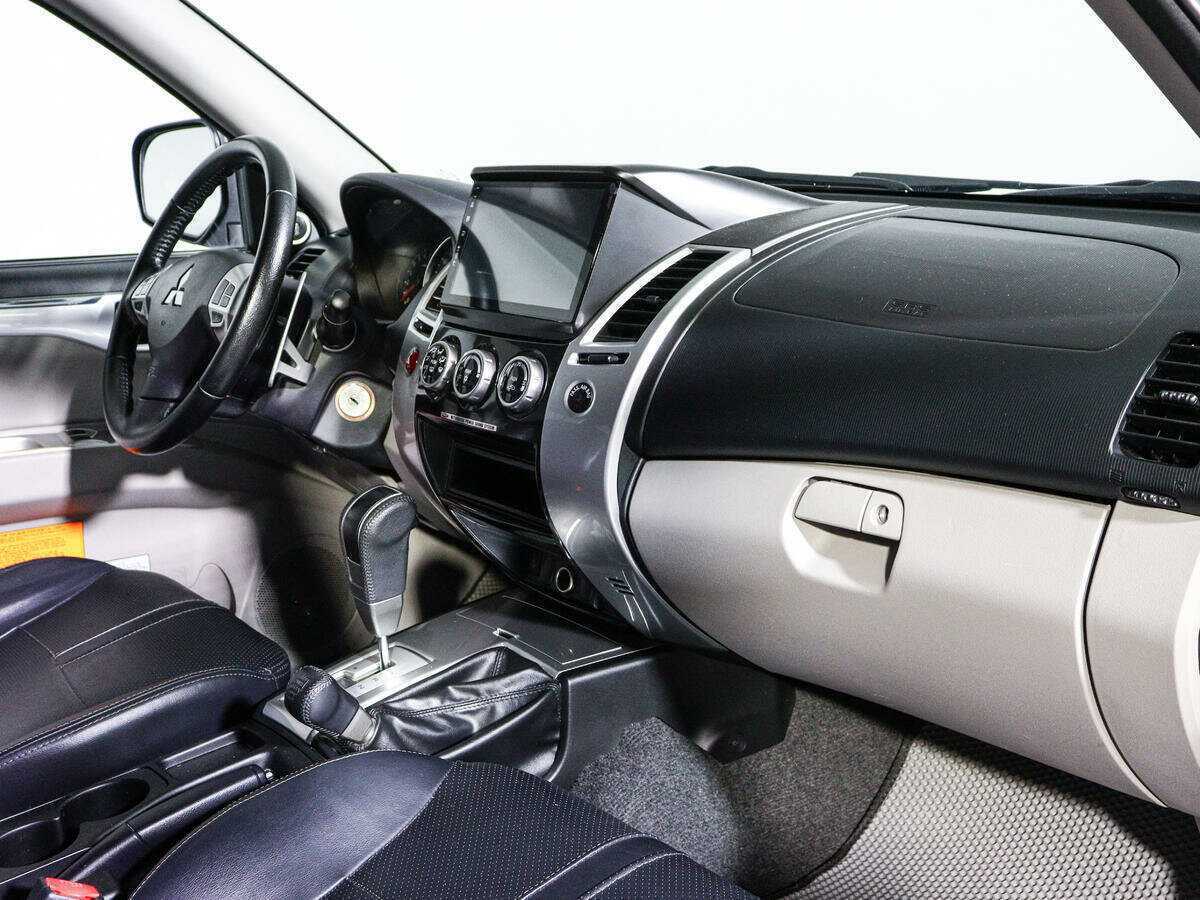 Mitsubishi Pajero Sport с пробегом — 2012 год. Фото: #5