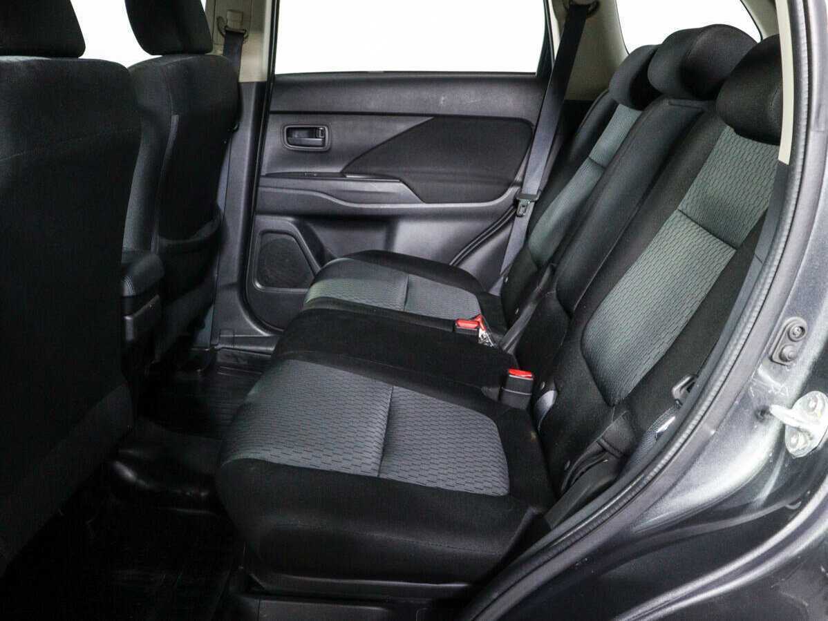 Mitsubishi Outlander с пробегом — 2015 год. Фото: #7