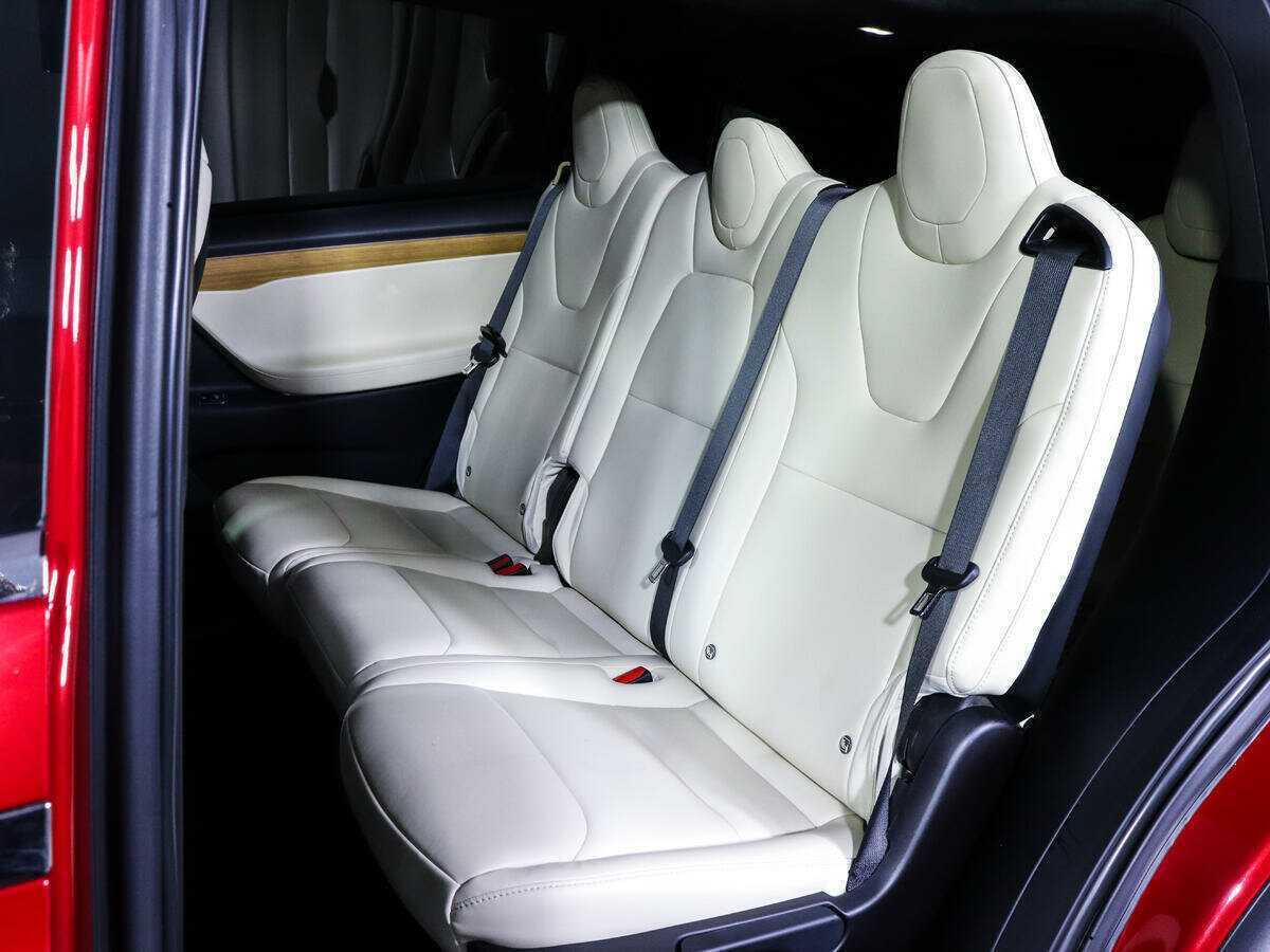 Tesla Model X с пробегом — 2019 год. Фото: #10