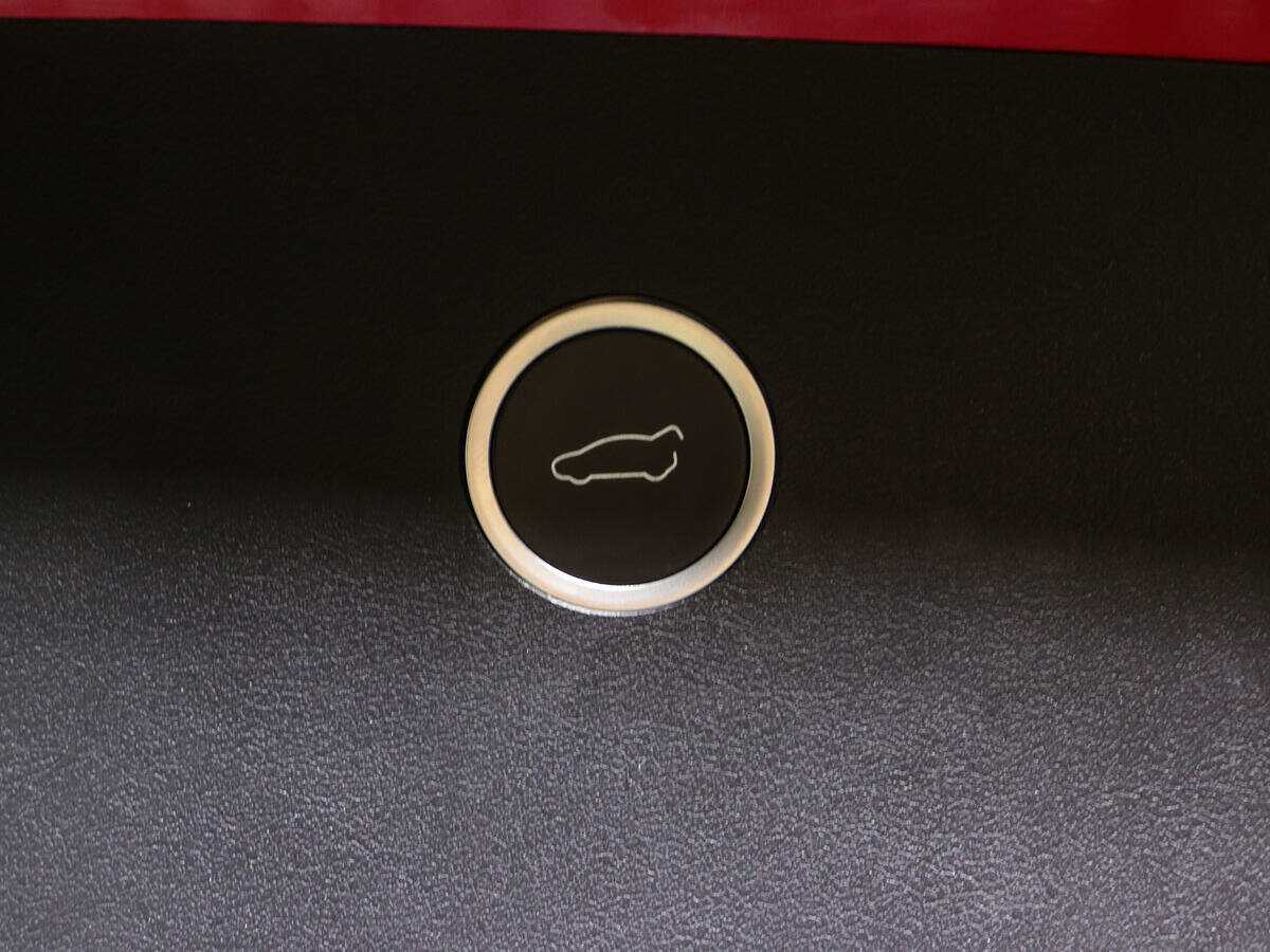 Tesla Model X с пробегом — 2019 год. Фото: #18