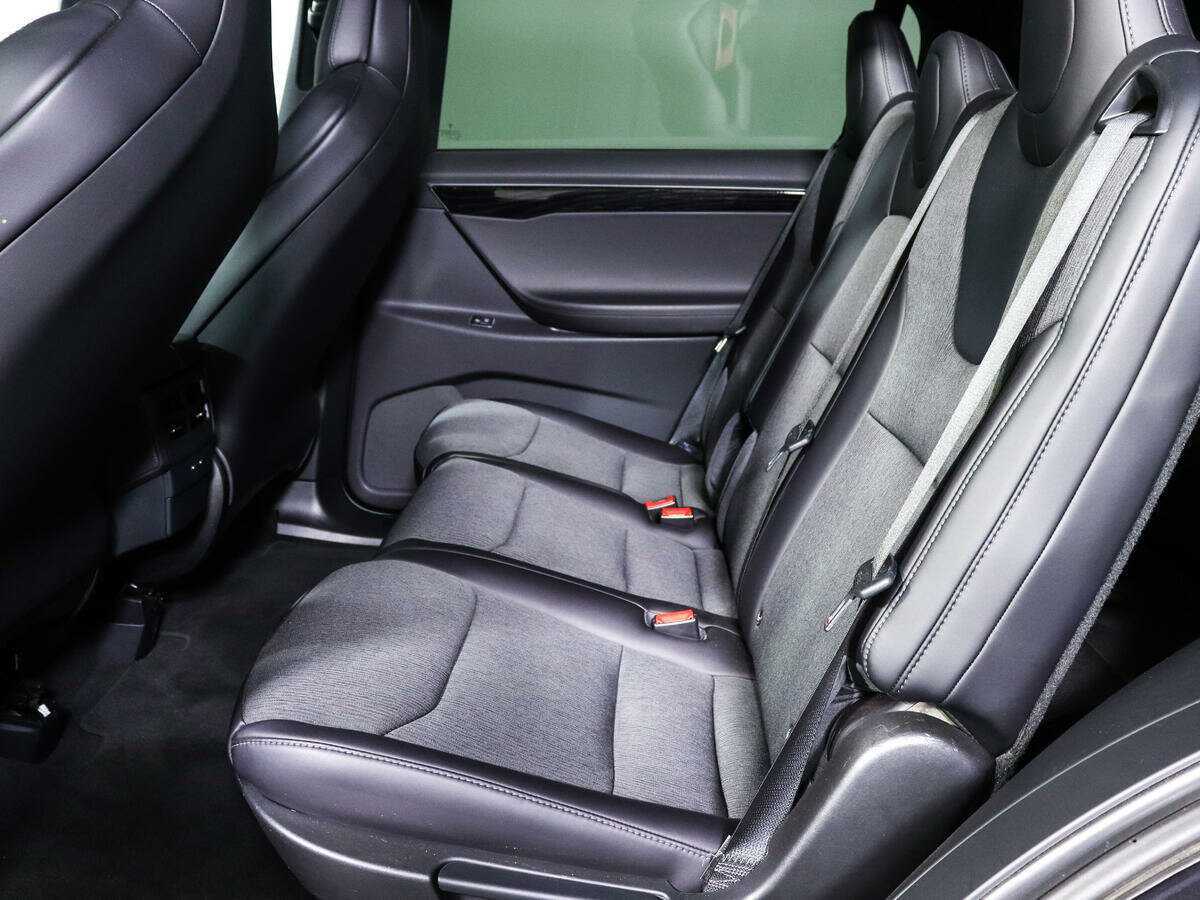 Tesla Model X с пробегом — 2018 год. Фото: #7