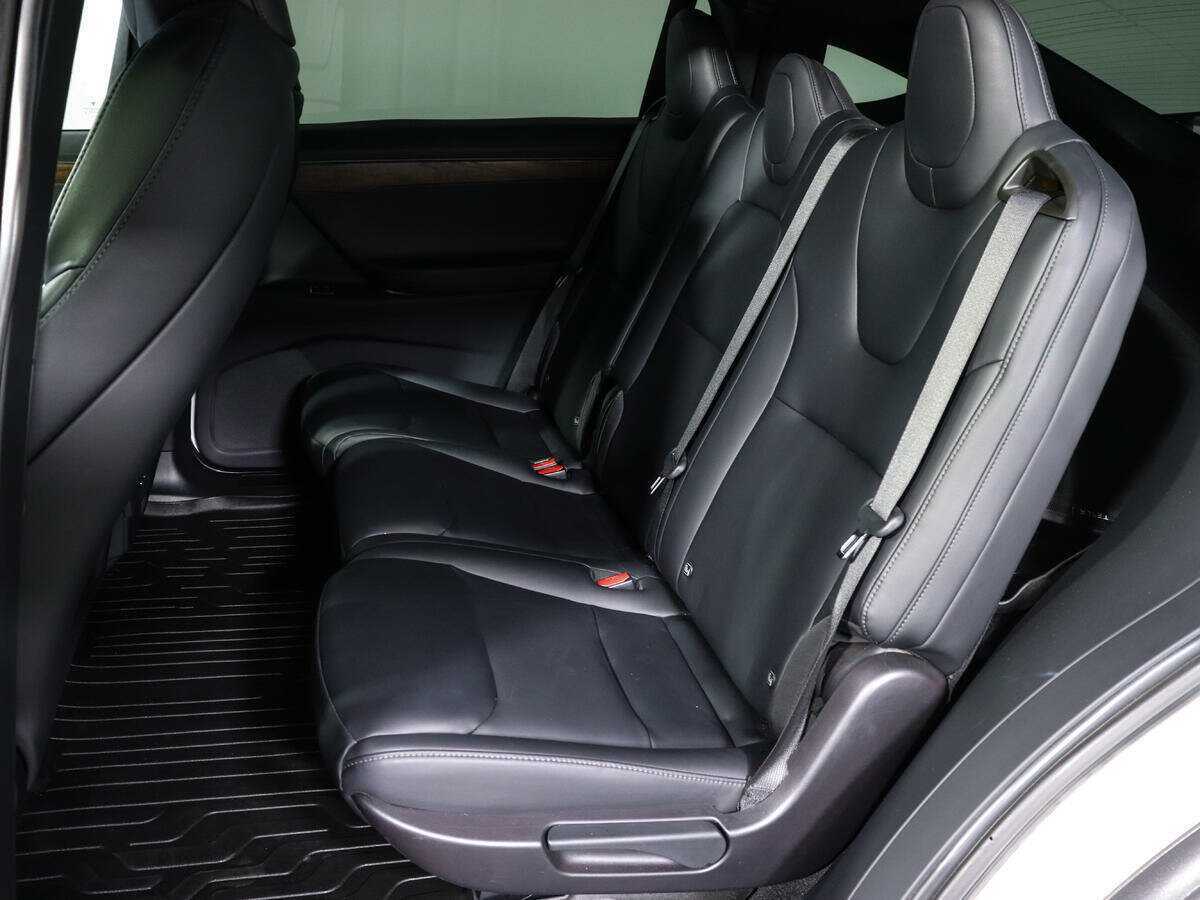 Tesla Model X с пробегом — 2020 год. Фото: #9