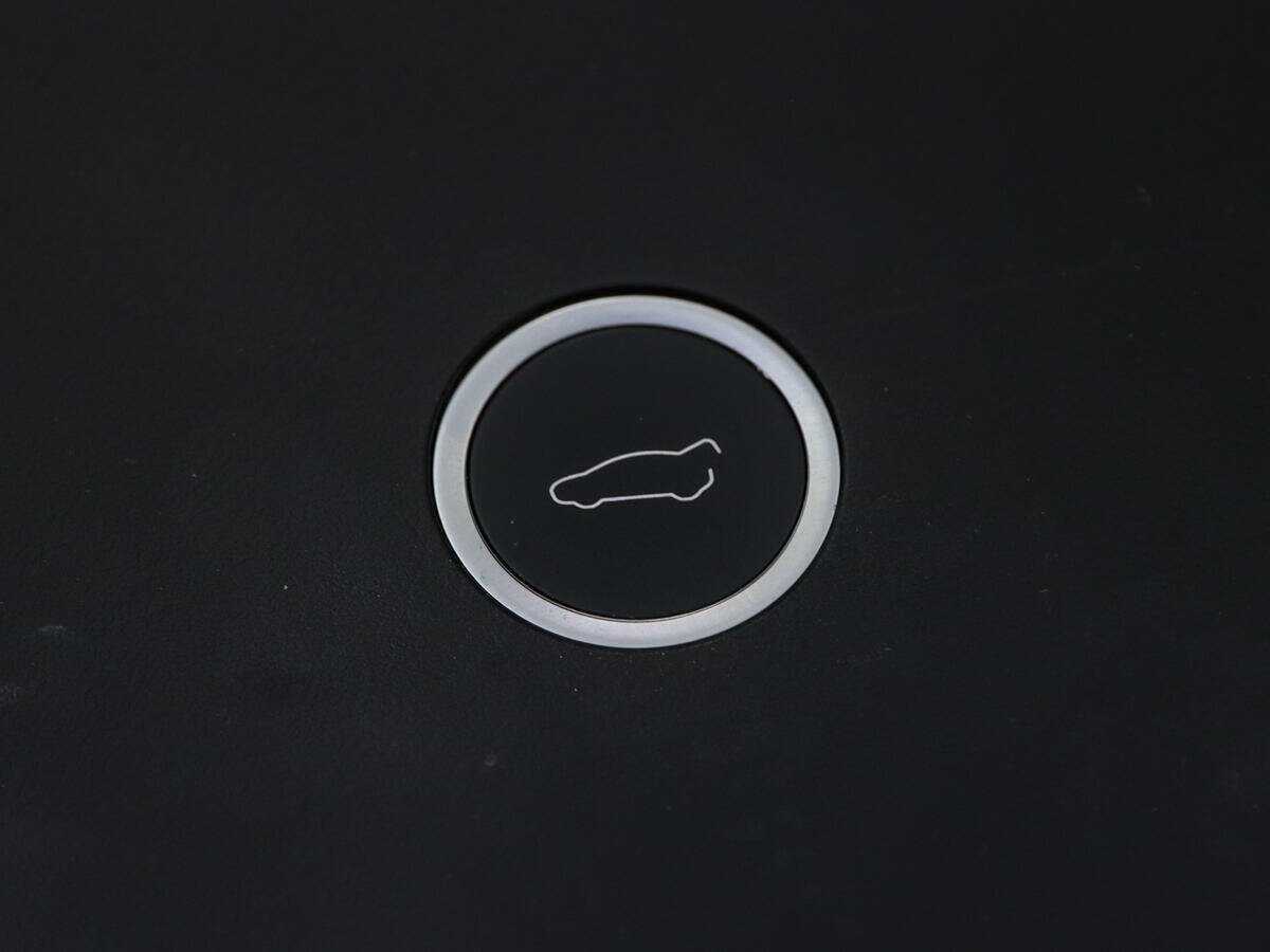 Tesla Model X с пробегом — 2020 год. Фото: #17