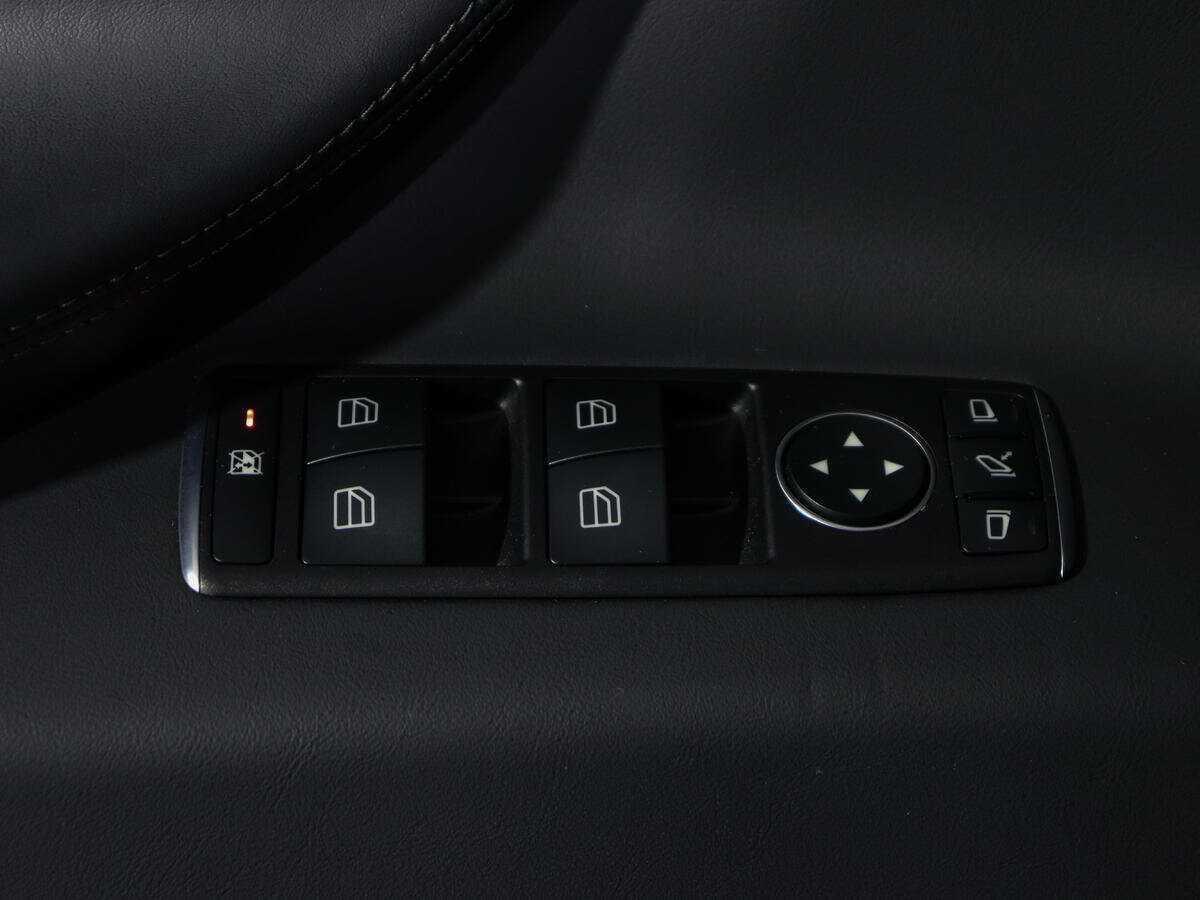 Tesla Model X с пробегом — 2020 год. Фото: #18