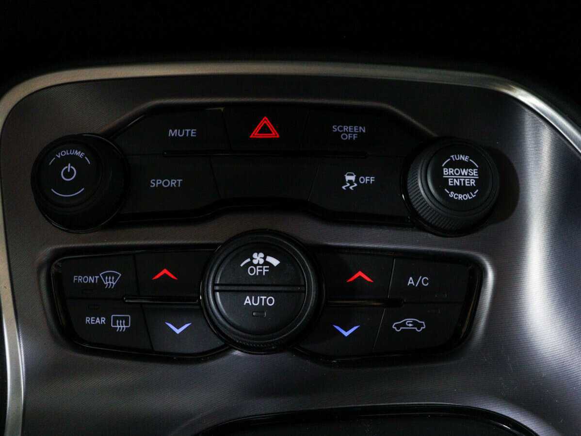 Dodge Challenger с пробегом — 2018 год. Фото: #17