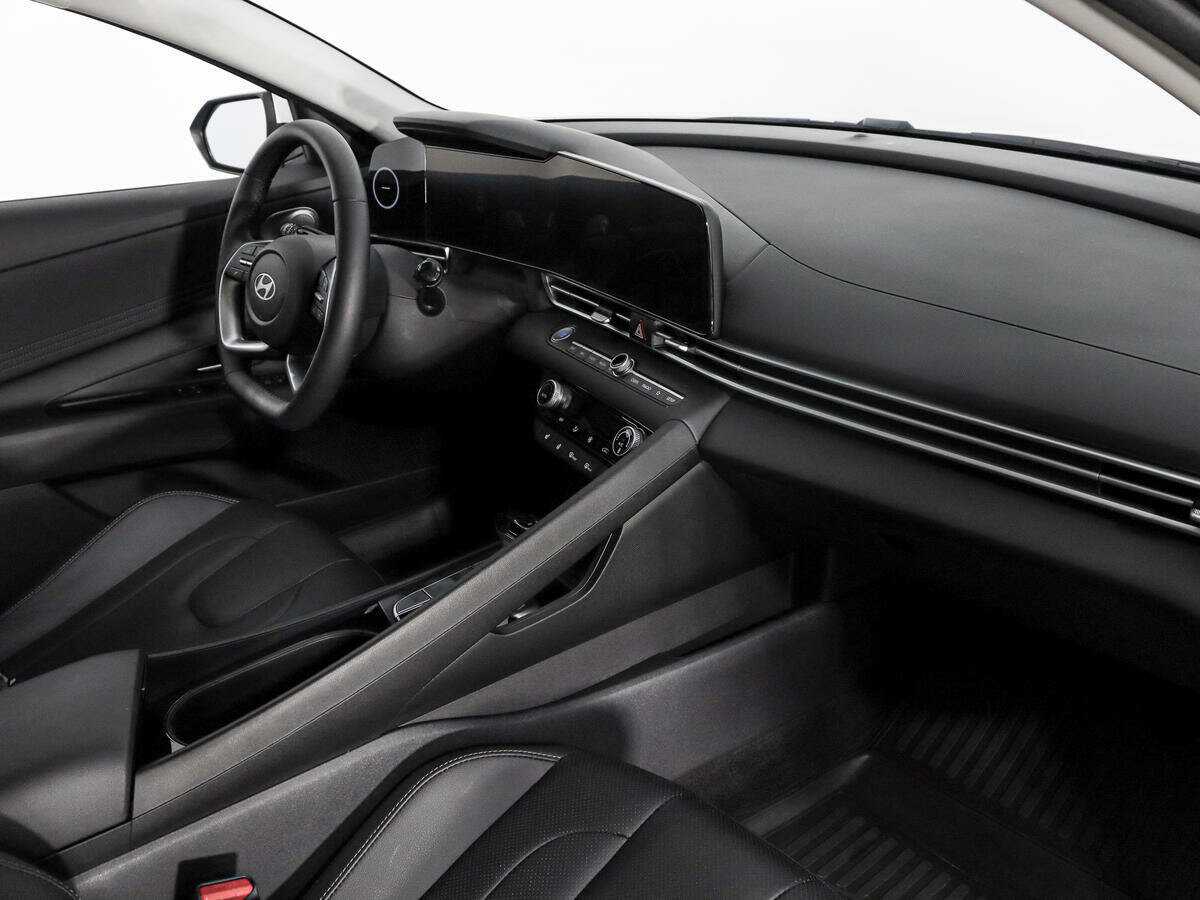 Hyundai Elantra с пробегом — 2024 год. Фото: #13