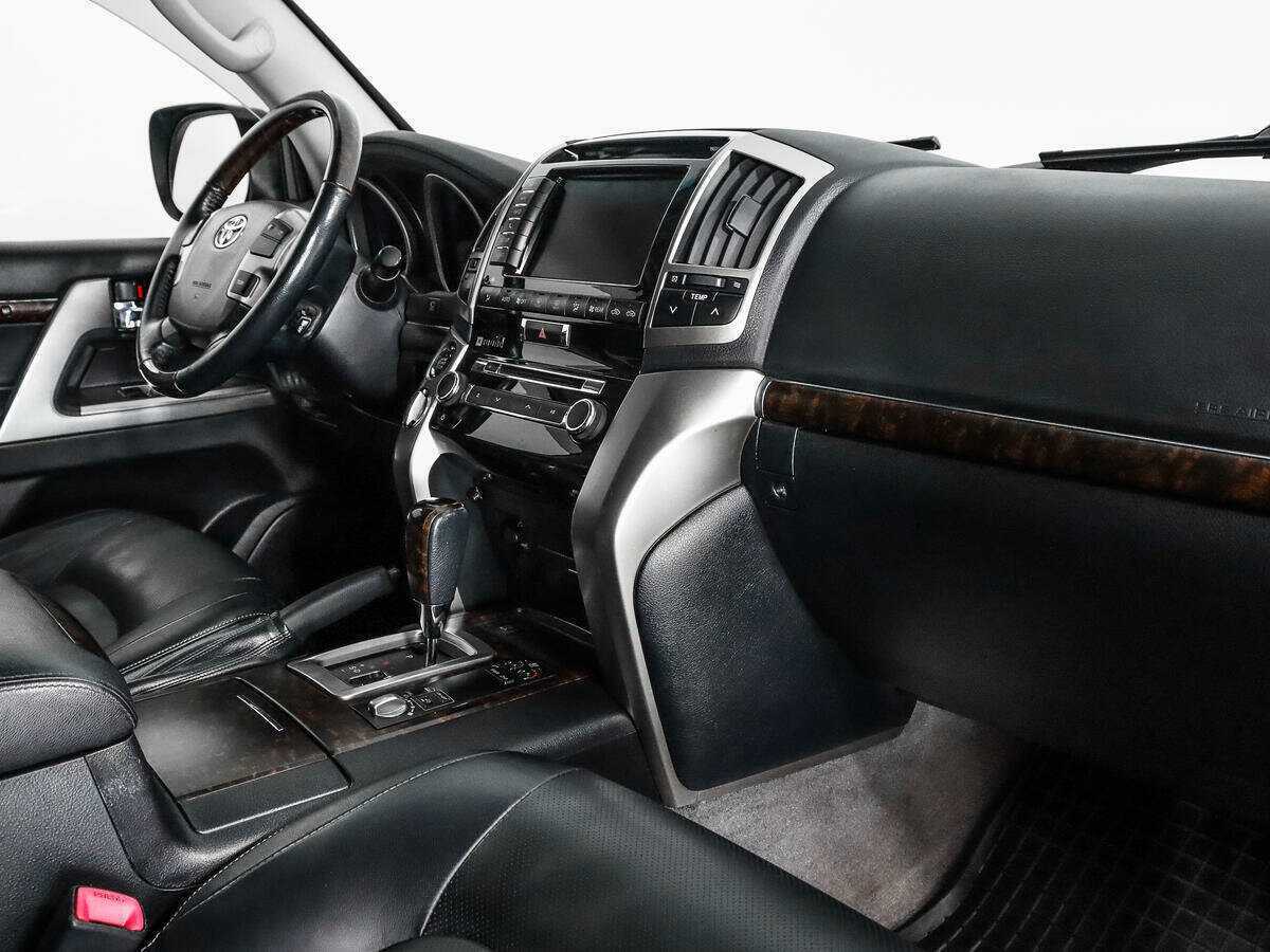 Toyota Land Cruiser с пробегом — 2012 год. Фото: #11