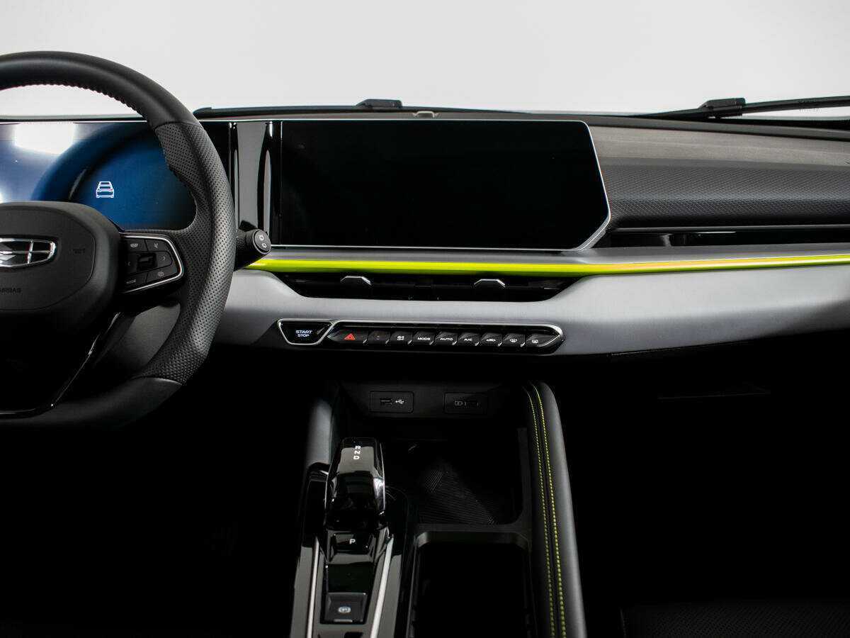 Geely Coolray с пробегом — 2023 год. Фото: #8