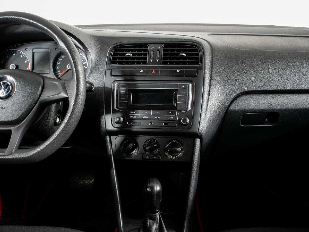 Volkswagen Polo с пробегом — 2018 год. Фото: #8