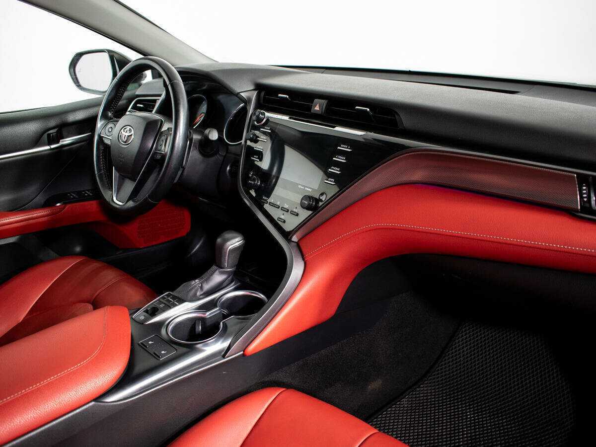Toyota Camry с пробегом — 2019 год. Фото: #8
