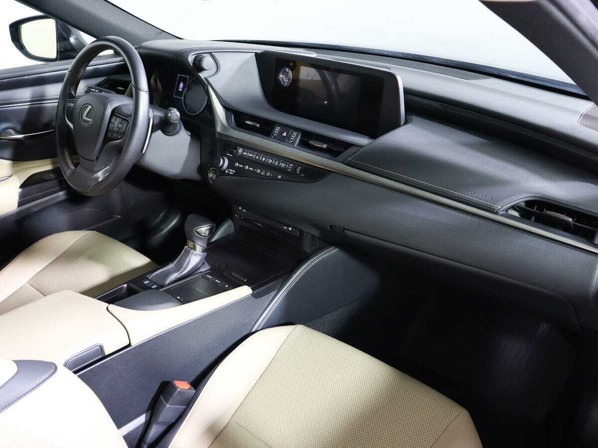 Lexus ES с пробегом — 2019 год. Фото: #6