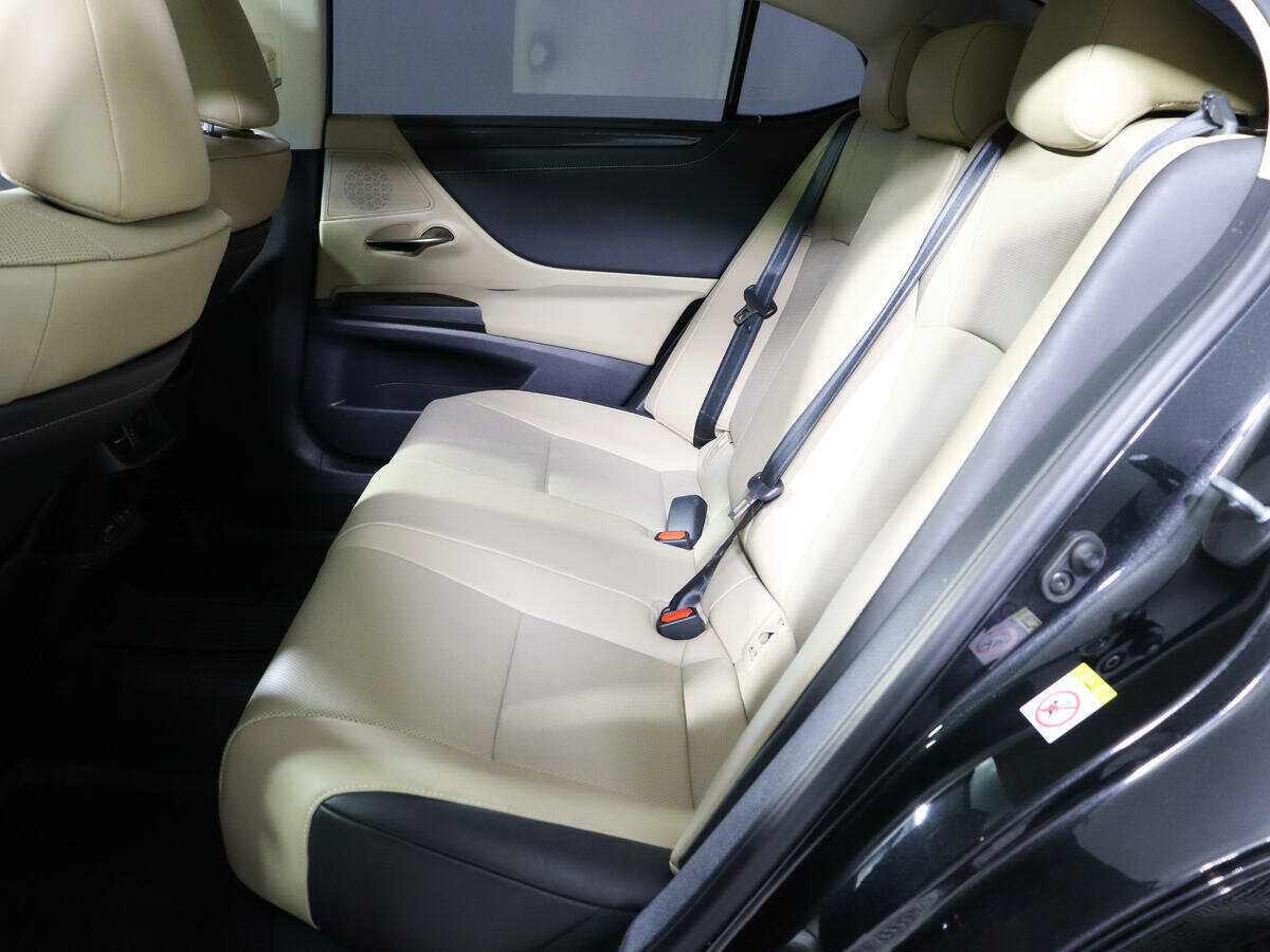 Lexus ES с пробегом — 2019 год. Фото: #7