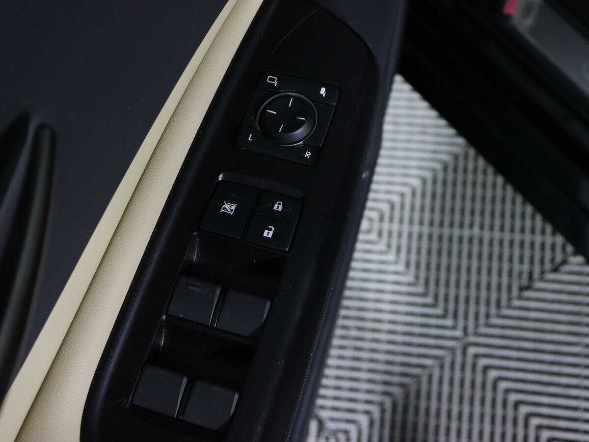 Lexus ES с пробегом — 2019 год. Фото: #14