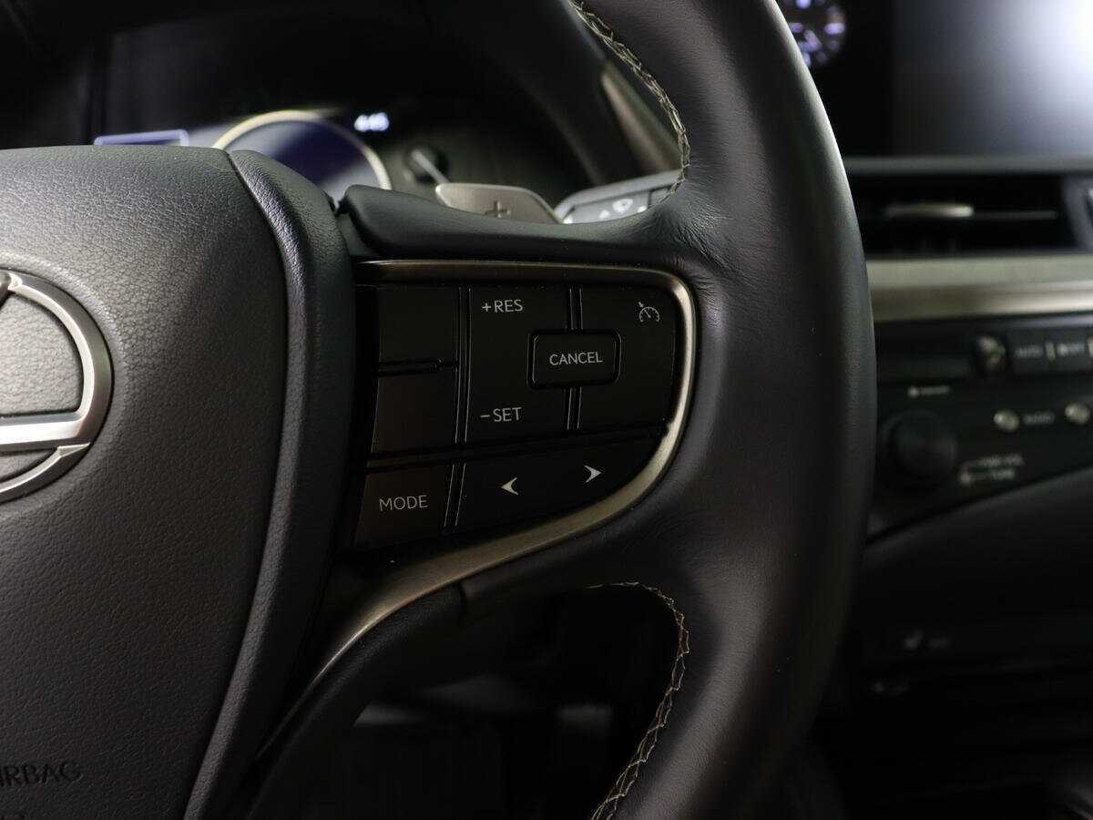 Lexus ES с пробегом — 2019 год. Фото: #17