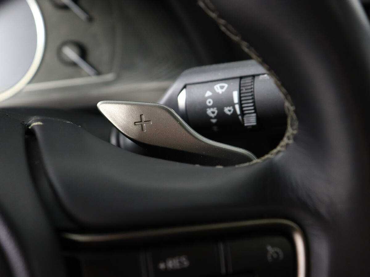 Lexus ES с пробегом — 2019 год. Фото: #18