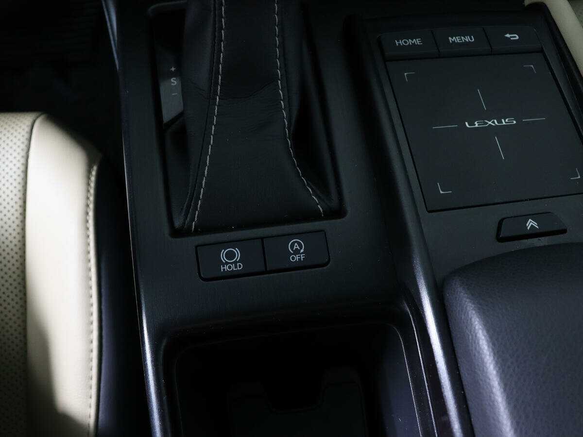 Lexus ES с пробегом — 2019 год. Фото: #20