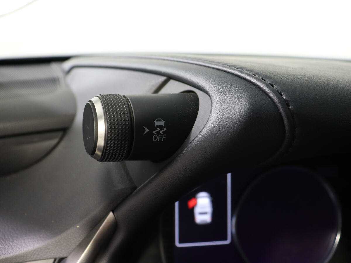 Lexus ES с пробегом — 2019 год. Фото: #21