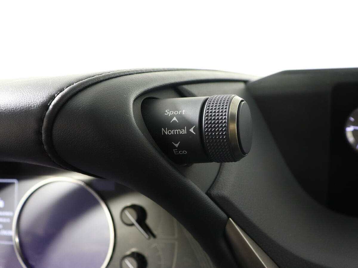 Lexus ES с пробегом — 2019 год. Фото: #24