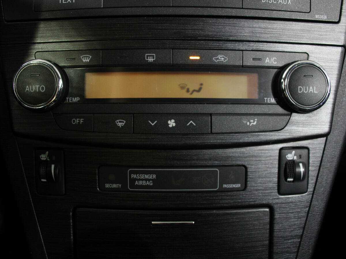 Toyota Avensis с пробегом — 2009 год. Фото: #17