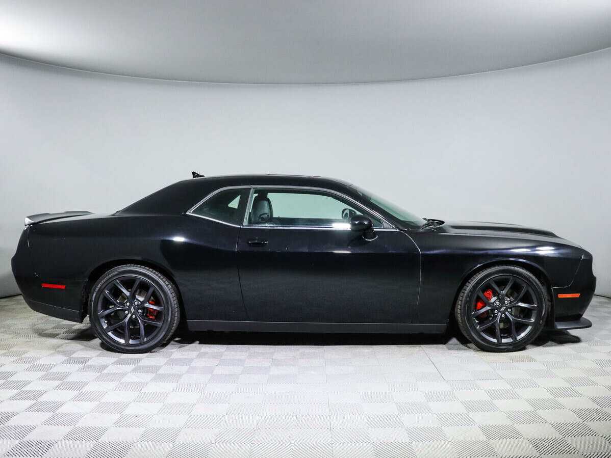Dodge Challenger с пробегом — 2022 год. Фото: #3