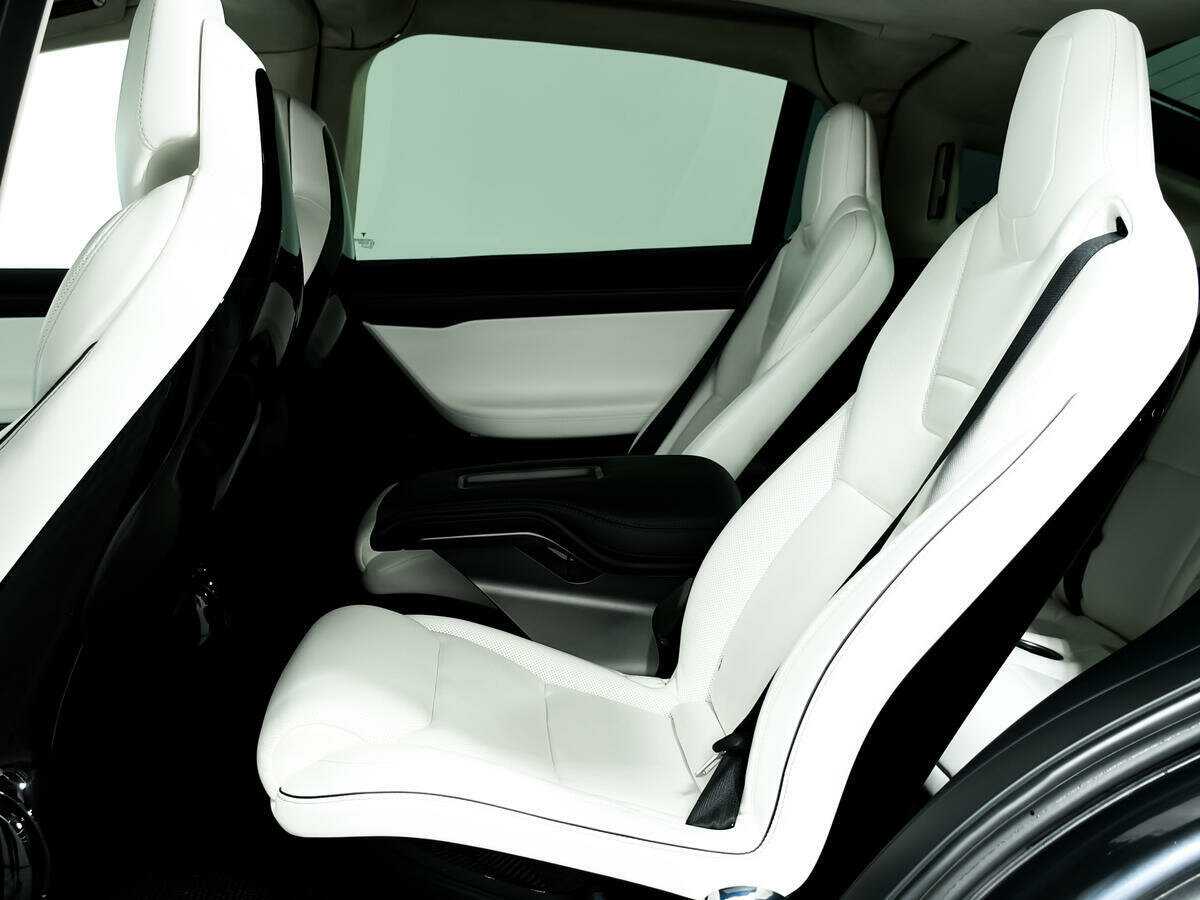 Tesla Model X с пробегом — 2018 год. Фото: #9