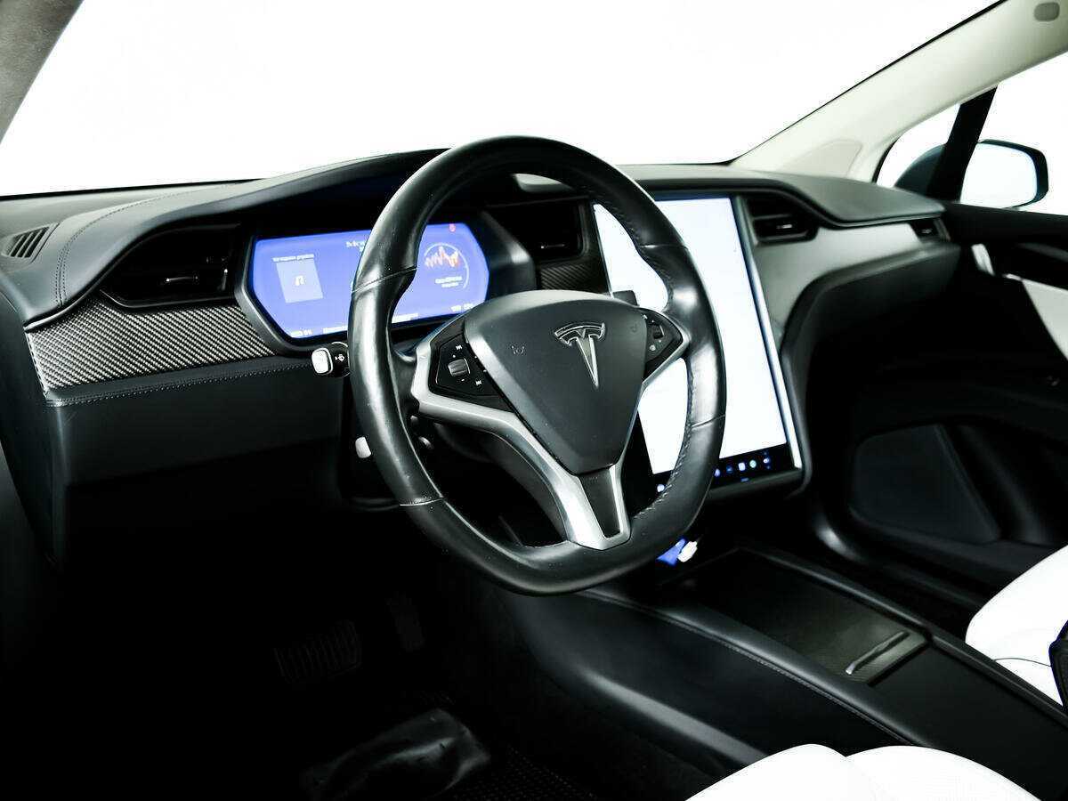 Tesla Model X с пробегом — 2018 год. Фото: #11