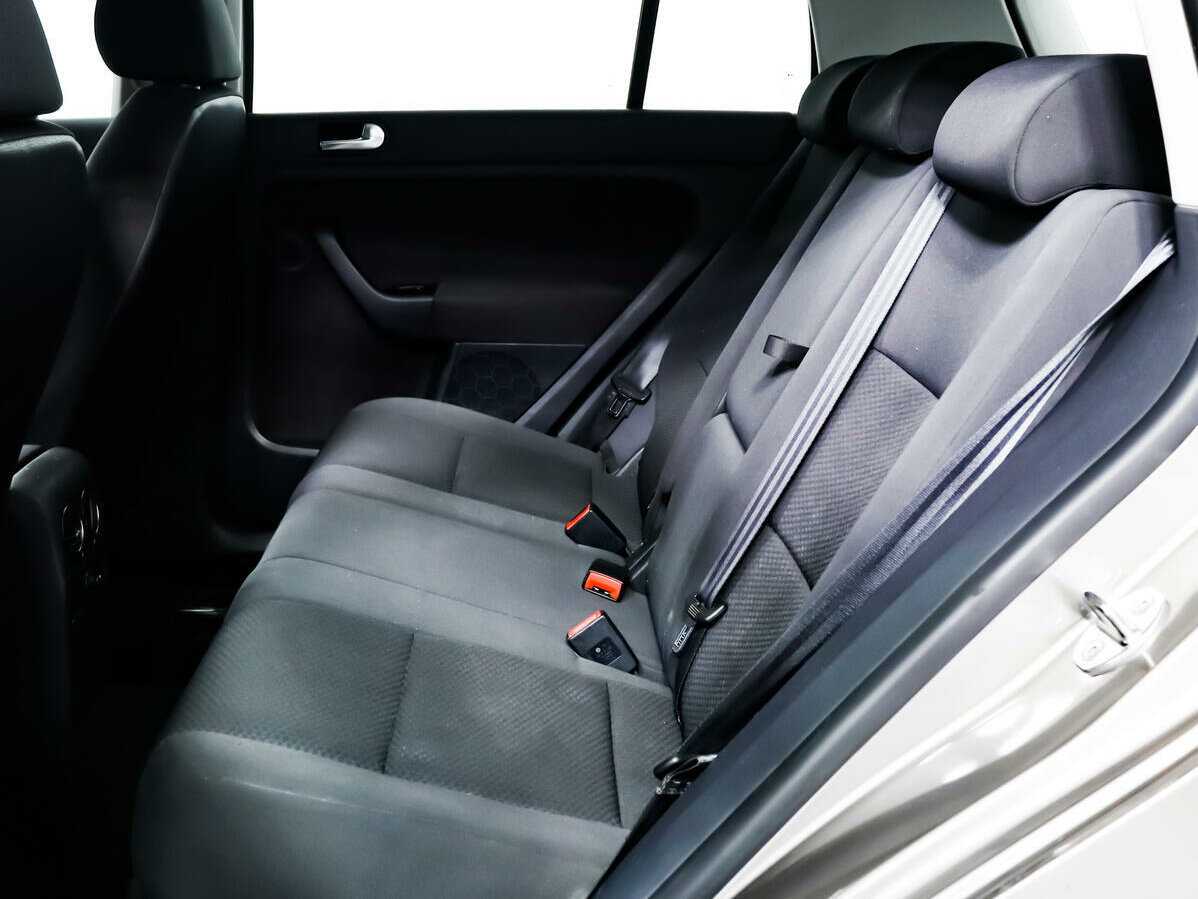 Volkswagen Golf Plus с пробегом — 2010 год. Фото: #10