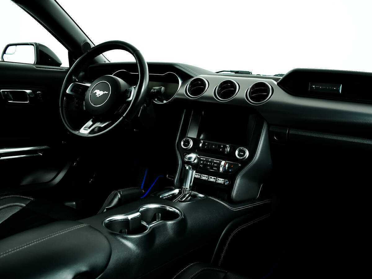 Ford Mustang с пробегом — 2018 год. Фото: #8