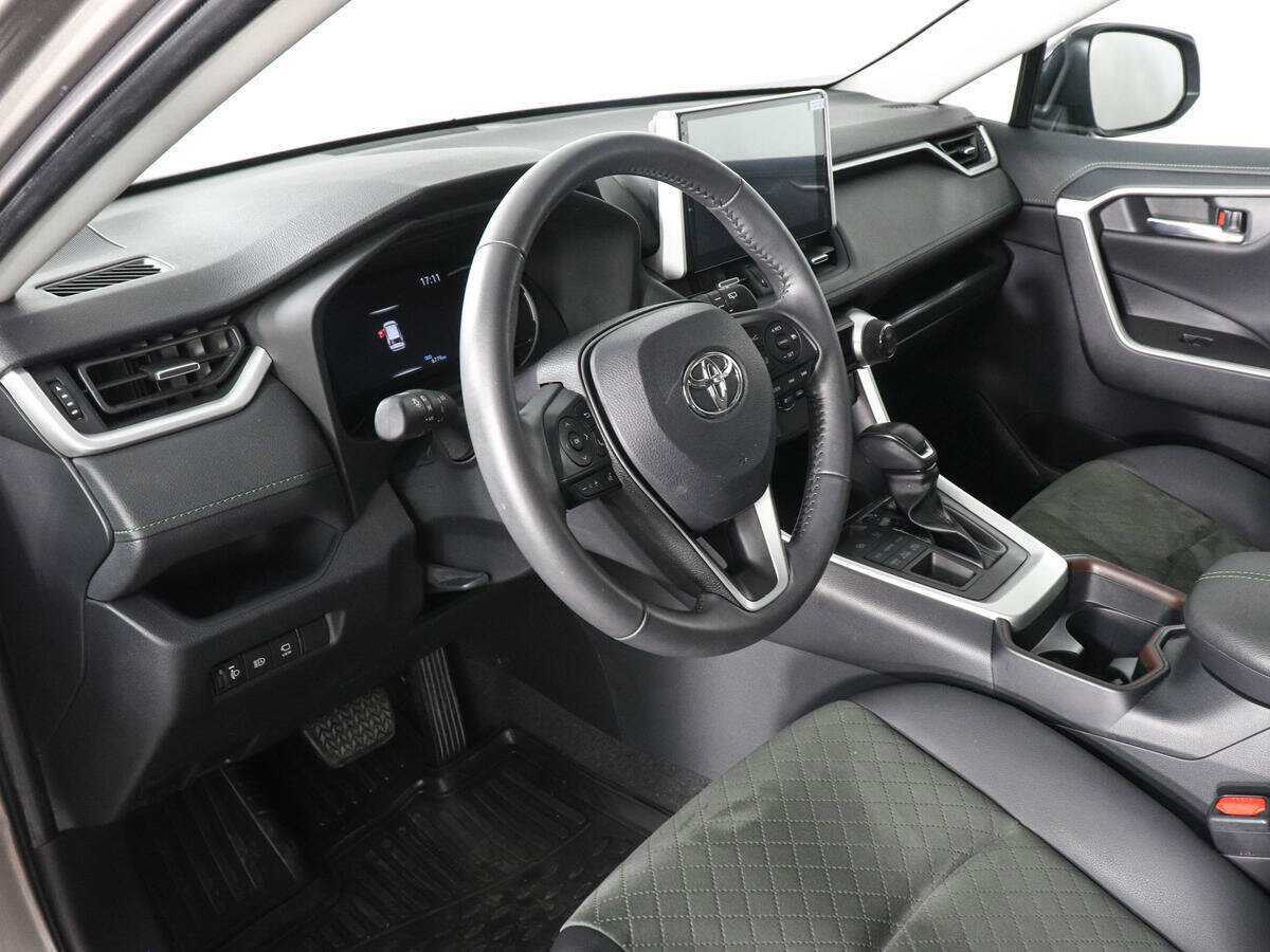 Toyota RAV4 с пробегом — 2023 год. Фото: #8