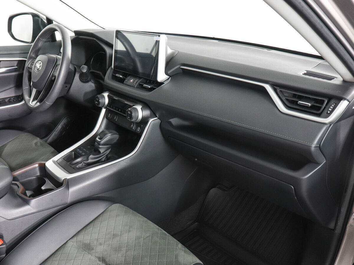 Toyota RAV4 с пробегом — 2023 год. Фото: #9