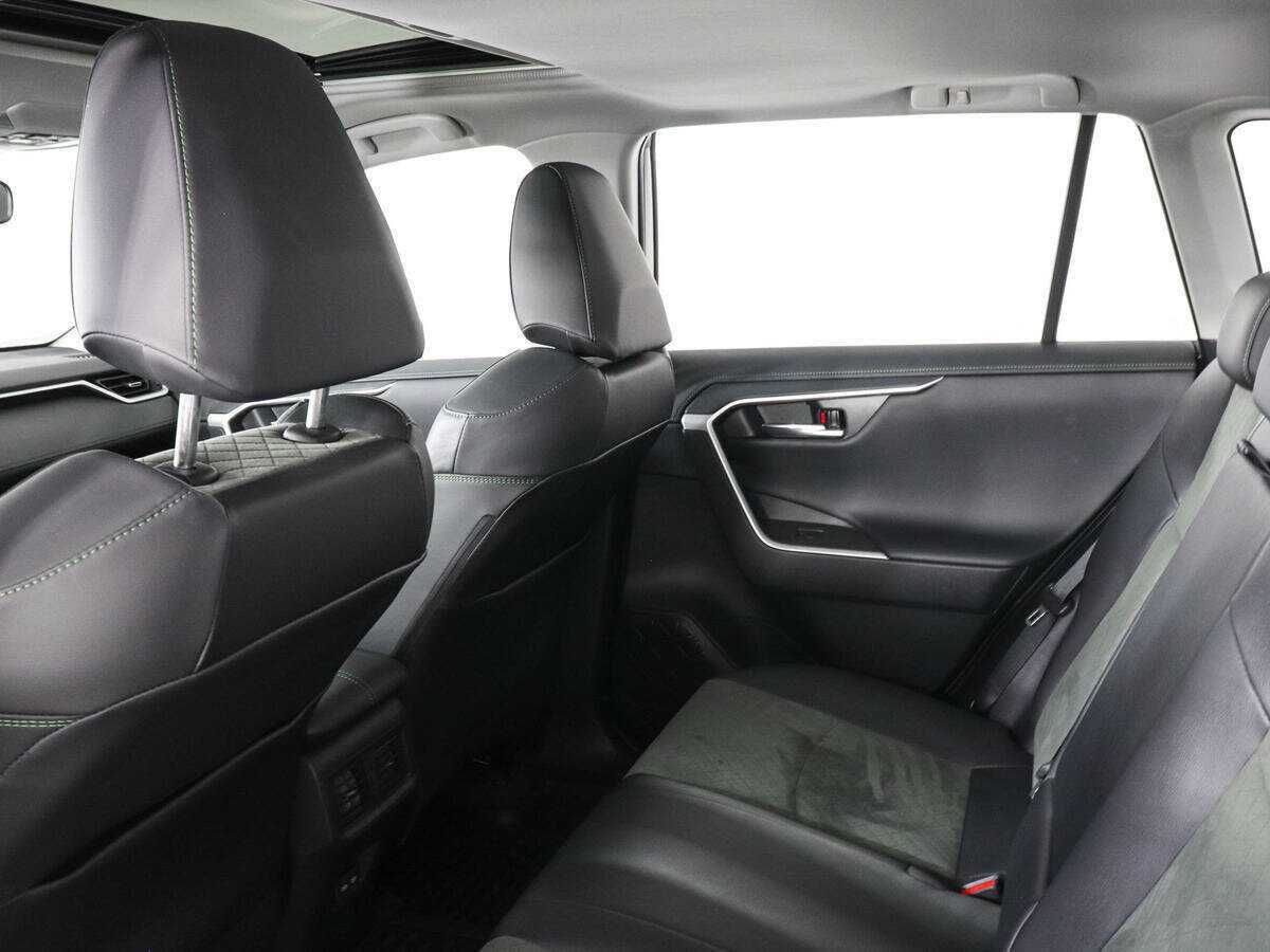 Toyota RAV4 с пробегом — 2023 год. Фото: #11