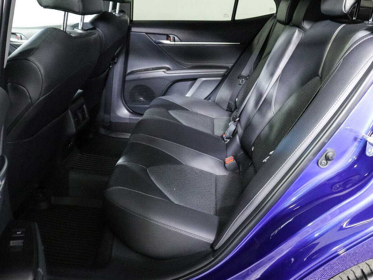Toyota Camry с пробегом — 2021 год. Фото: #9