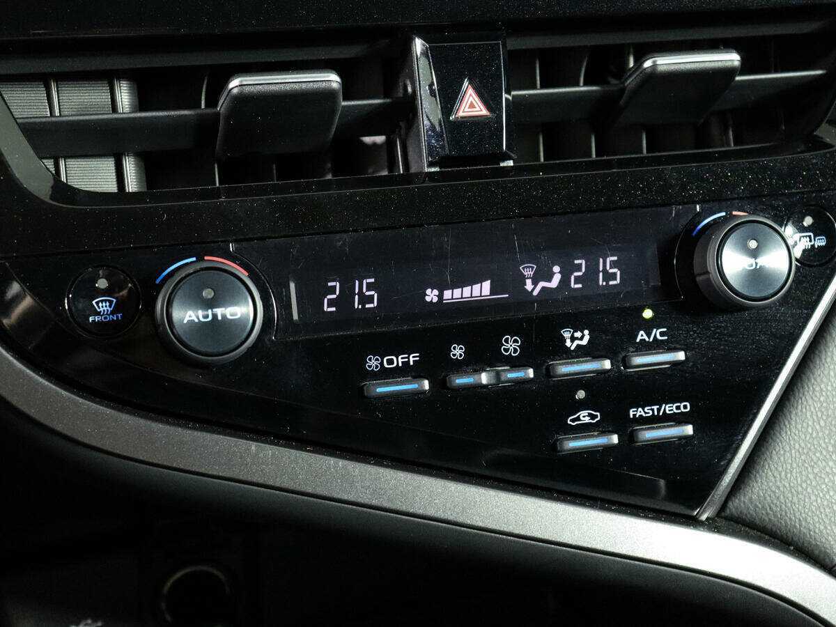 Toyota Camry с пробегом — 2021 год. Фото: #22