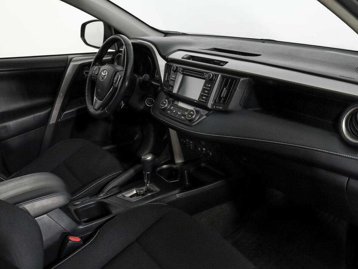 Toyota RAV4 с пробегом — 2016 год. Фото: #10